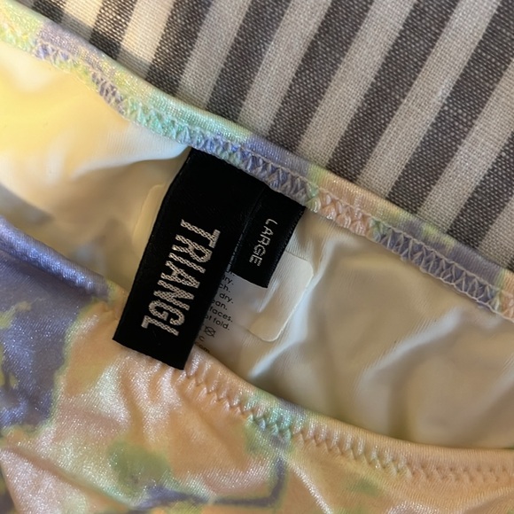 Triangl tye dye bikini - Picture 10 of 12